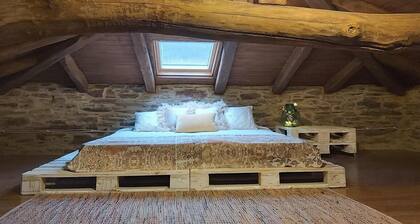 Rural House 'O Paxar' with Mountain Views, Private Terrace and Wi-Fi