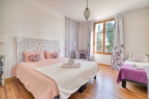 4 habitaciones, tabla de planchar con plancha y wifi gratis 