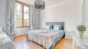 4 slaapkamers, een strijkplank/strijkijzer, gratis wifi, beddengoed