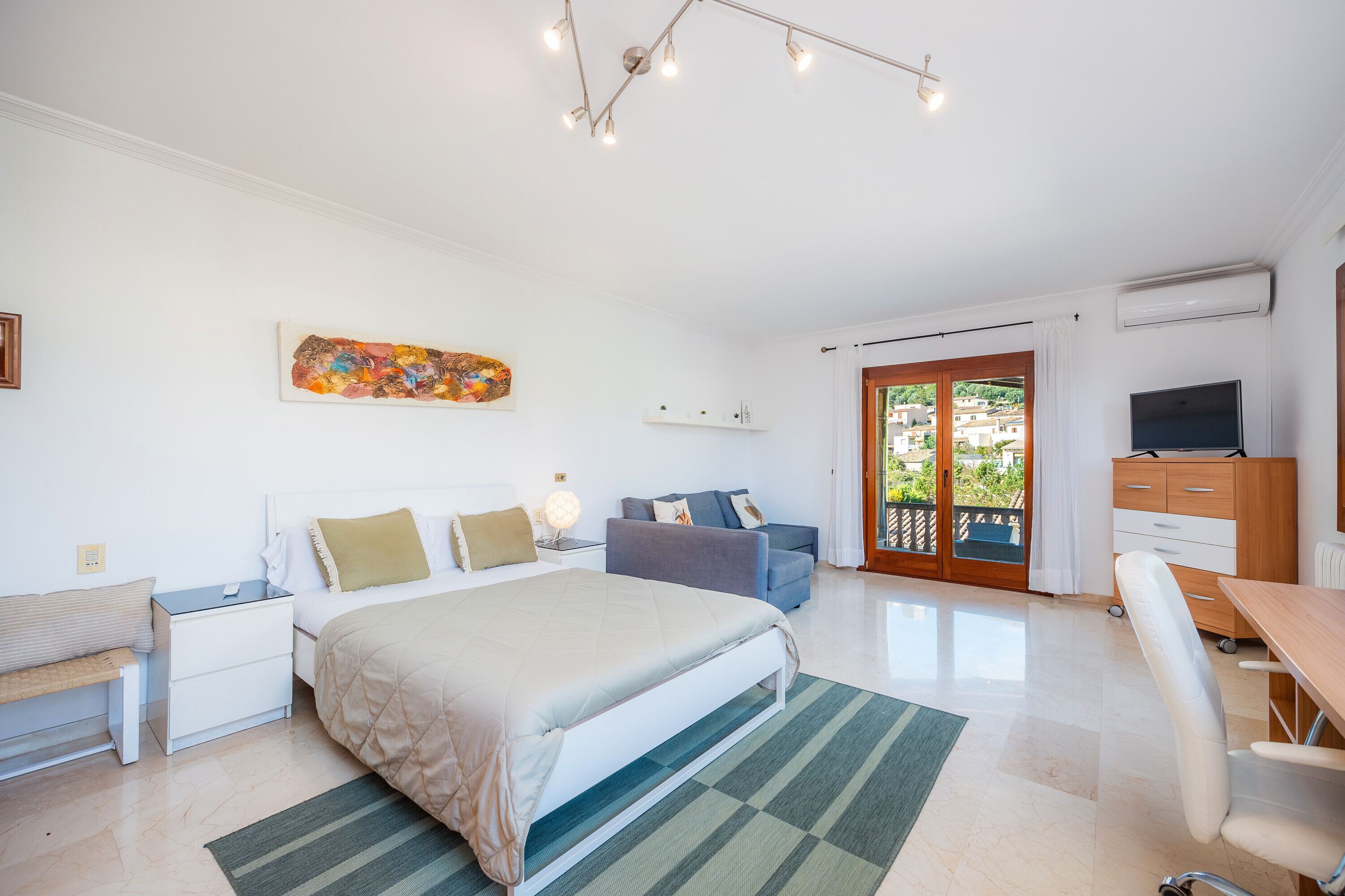 4 slaapkamers, een strijkplank/strijkijzer, gratis wifi, beddengoed