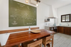 Dining - Cottage 'La Higuera Blanca' with Private Garden, Wi-Fi and Air Conditioning (San Andrés)