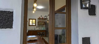 Cottage 'La Higuera Blanca' con giardino privato, Wi-Fi e aria condizionata