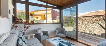 Cottage 'La Higuera Blanca' with Private Garden, Wi-Fi and Air Conditioning