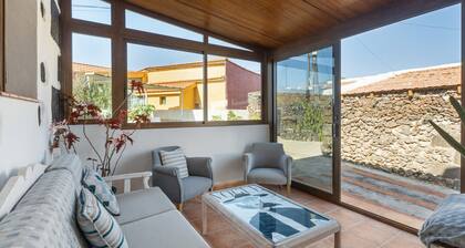 Cottage 'La Higuera Blanca' with Private Garden, Wi-Fi and Air Conditioning