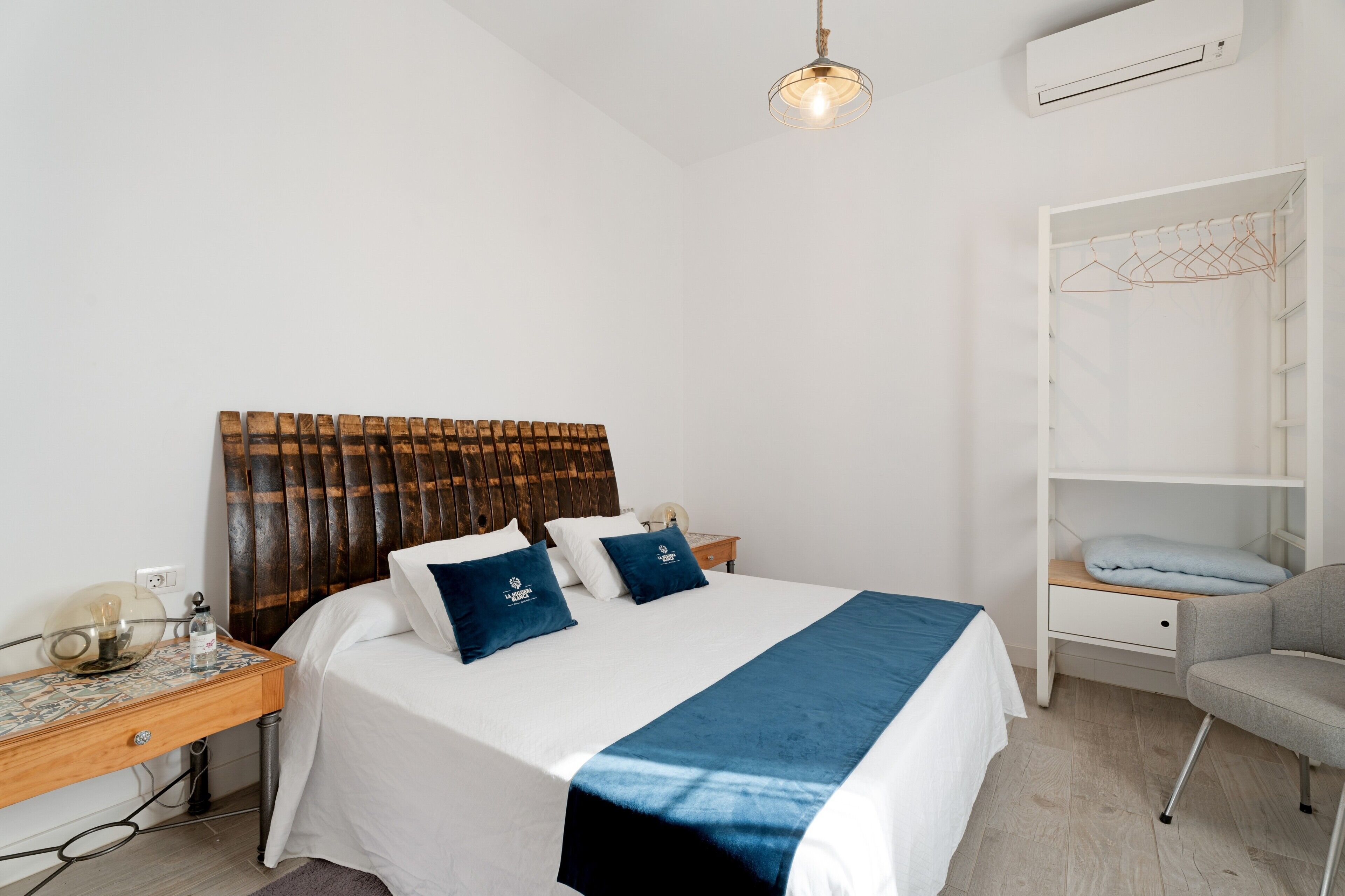 1 chambre, fer et planche à repasser, accès au Wi-Fi (inclus)