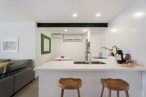 Fridge, microwave, oven, stovetop - Vacation Home 'El Rincón House Tenerife Tijoco' with Sea View, Private Garden and Wi-Fi (Adeje)
