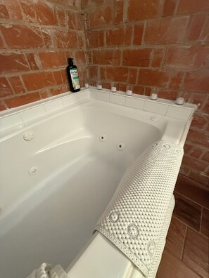 Jetted bath, hair dryer, towels, soap - Msg For 5% Off 1 Bed 1 Bath King Bed CasitaMidPHX (Phoenix)