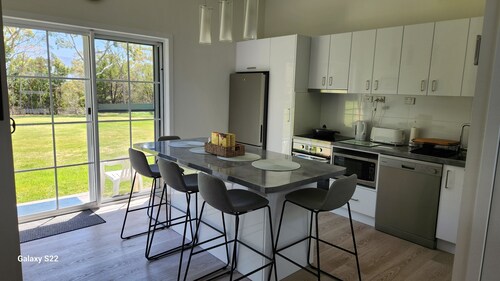 Apartment Hobart Two Bedroom Self Contained in Geilston Bay. Pet friendly.