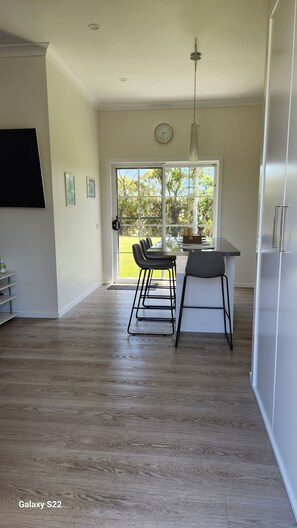 Interior - Apartment Hobart Two Bedroom Self Contained in Geilston Bay. Pet friendly. (Geilston Bay)
