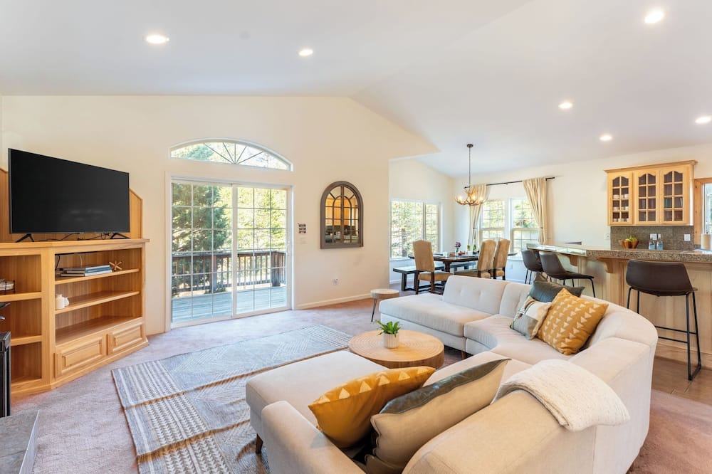Blitzen by Avantstay Pet-friendly Tahoe Retreat, Near Heavenly Ski Resort - Mount Tallac, CA