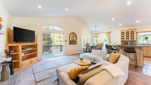 Blitzen by Avantstay Pet-friendly Tahoe Retreat, Near Heavenly Ski Resort