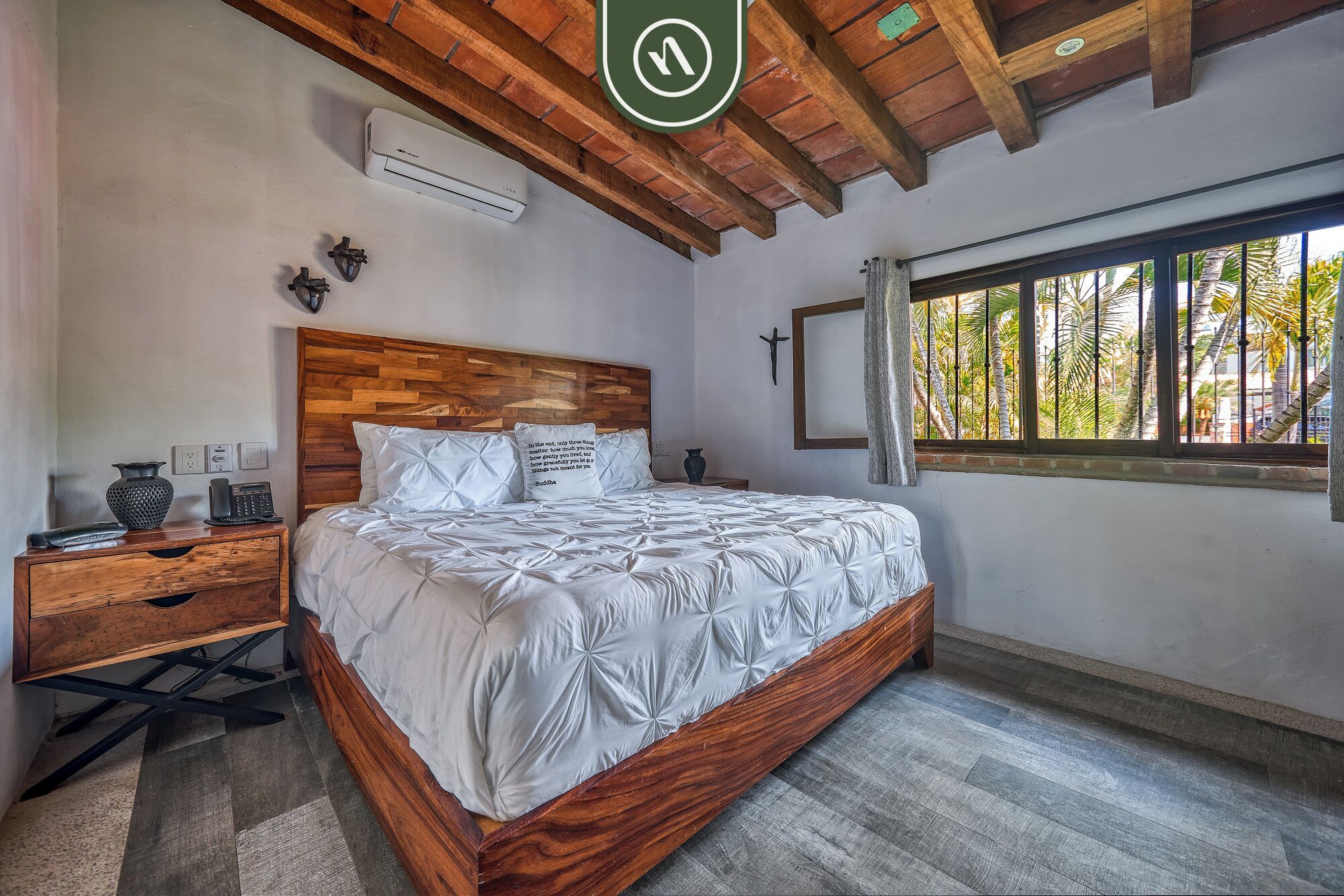 Laptop workspace, iron/ironing board, free WiFi