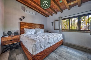 Espace de travail pour ordinateur portable, fer et planche à repasser