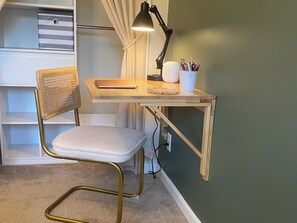 Interior - Hilltop cottage -  Midtown Raleigh - pet friendly (Raleigh)