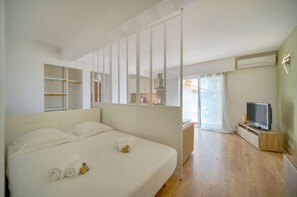 Bügeleisen/Bügelbrett, kostenloses WLAN, Bettwäsche