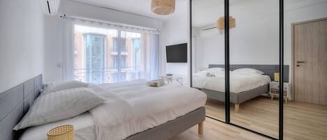 2 bedrooms, iron/ironing board, travel crib, free WiFi