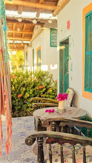 Outdoor dining - Kogui Cabin at Chévere Beach: Experience the Magic of the Caribbean (Puebloviejo)