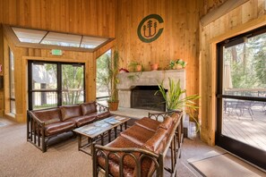 Fernseher, Kamin, Computerbildschirme