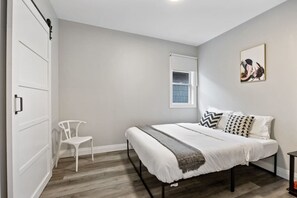 4 bedrooms, desk, iron/ironing board, WiFi