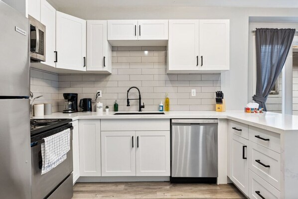 Frigorífic, microones, forn i placa de cuina 