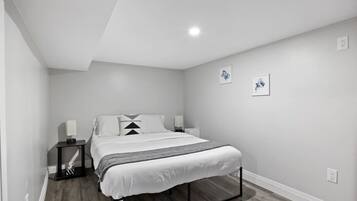 4 bedrooms, desk, iron/ironing board, WiFi