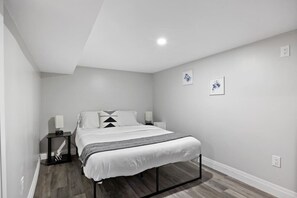 4 dormitoris, escriptori, planxa i posts de planxar i wifi 