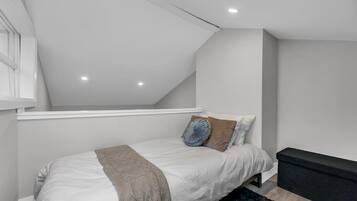 3 bedrooms, desk, iron/ironing board, WiFi