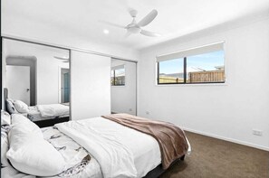 4 chambres, fer et planche à repasser, Wi-Fi, draps fournis