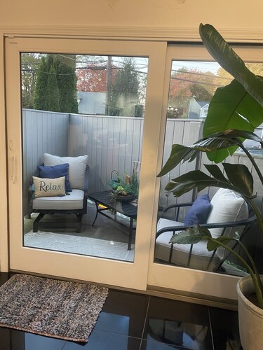 Spacious 4-bedroom Modern Architecture Cozy Getaway with Fitness Room, WiFi