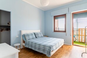 2 slaapkamers, een strijkplank/strijkijzer, wifi, beddengoed