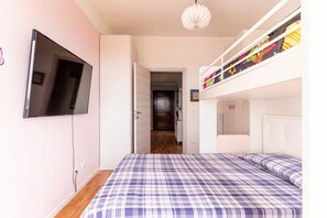 2 chambres, fer et planche à repasser, Wi-Fi, draps fournis