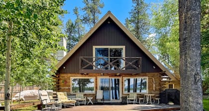 Cozy 3-Bedroom Cabin with Lake Access and Views