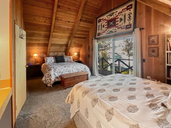 3 bedrooms, desk, iron/ironing board, travel crib