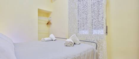 1 habitación, tabla de planchar con plancha, wifi y ropa de cama
