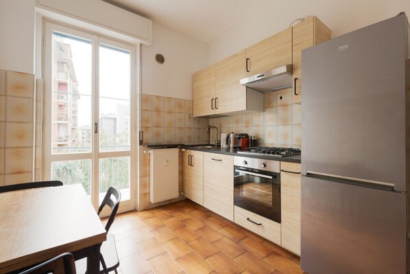 Fridge, microwave, oven, stovetop