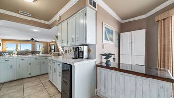 Refrigerador, microondas, horno y lavavajillas