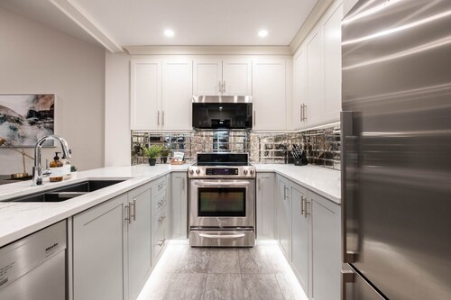 Townhome | Private hot tub | BBQ | Pets