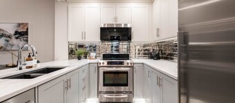 Townhome | Private hot tub | BBQ | Pets