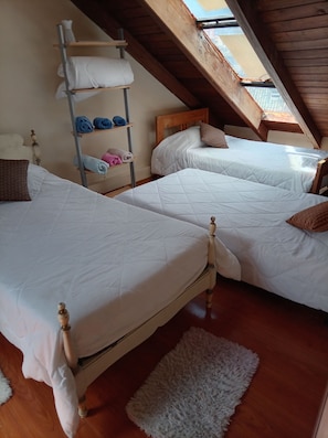 5 bedrooms, desk, iron/ironing board, free WiFi - CASA HERMOSA QUITO (Quito)