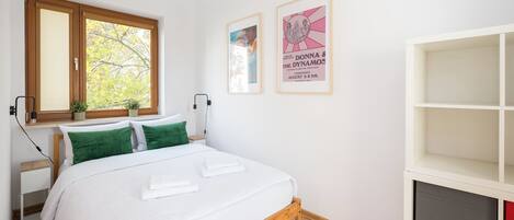 1 habitación, tabla de planchar con plancha, wifi y ropa de cama