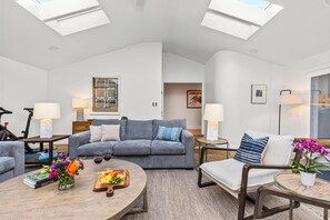 Téléviseur, foyer, bureau