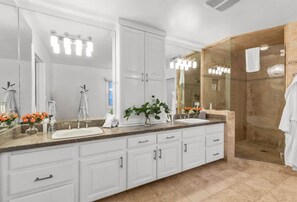 Shower, hair dryer, shampoo - Abode at Alpine Retreat, Jackson Hole getaway (Wilson)
