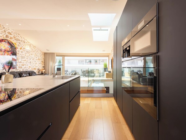 Fridge, microwave, oven, stovetop