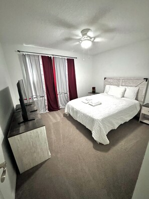 4 chambres, fer et planche à repasser, Wi-Fi, literie fournie