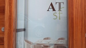 Apartamento, 1 quarto, para fumantes, sacada | Entrada da propriedade