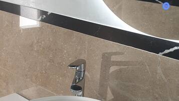 Departamento, 1 habitación, para fumadores, balcón | Amenidades de baño