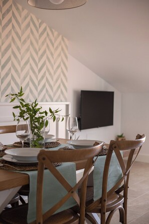 Apartment, 1 Bedroom, Smoking, Balcony | Dining room