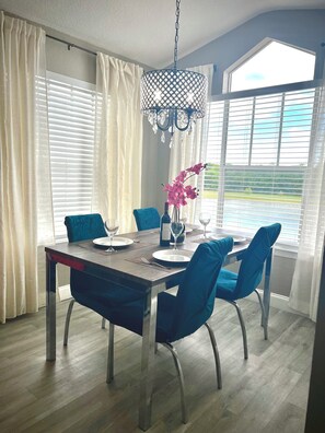 Dining - Sunset Bliss Retreat Condo - Near Disney (Kissimmee)