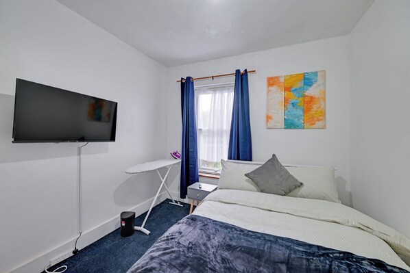 Apartemen | 1 kamar tidur, setrika/meja setrika, Wi-Fi gratis, dan seprai linen