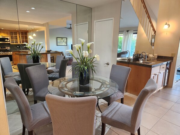 Dining - WOODHAVEN GOLF CLUB  charming 3-bedroom 3bath house, golf, pool, gym and spa (Palm Desert)